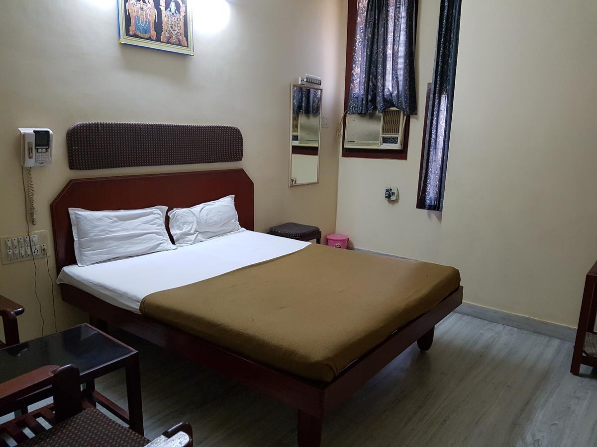 蒂鲁帕蒂 Sri Sai Residency酒店 外观 照片