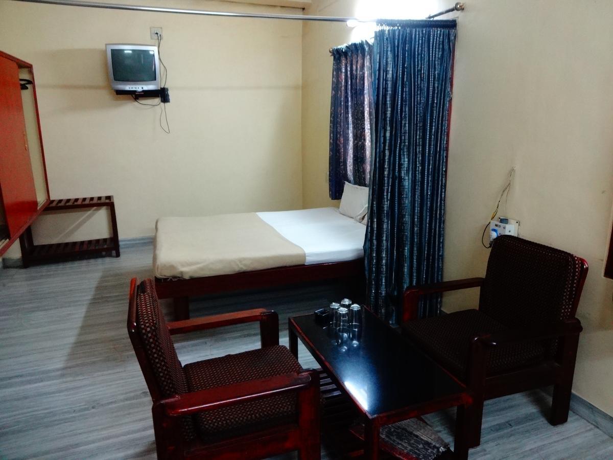 蒂鲁帕蒂 Sri Sai Residency酒店 外观 照片
