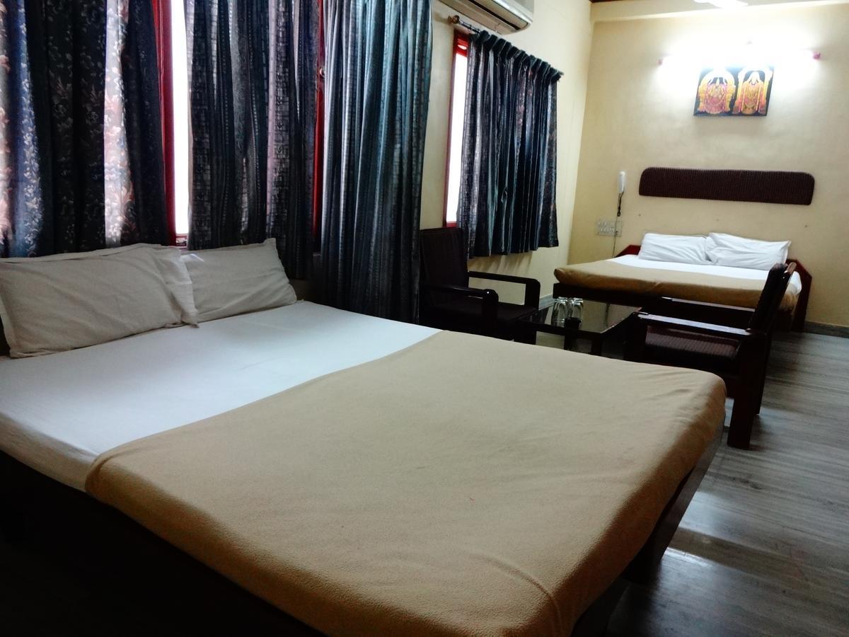 蒂鲁帕蒂 Sri Sai Residency酒店 外观 照片