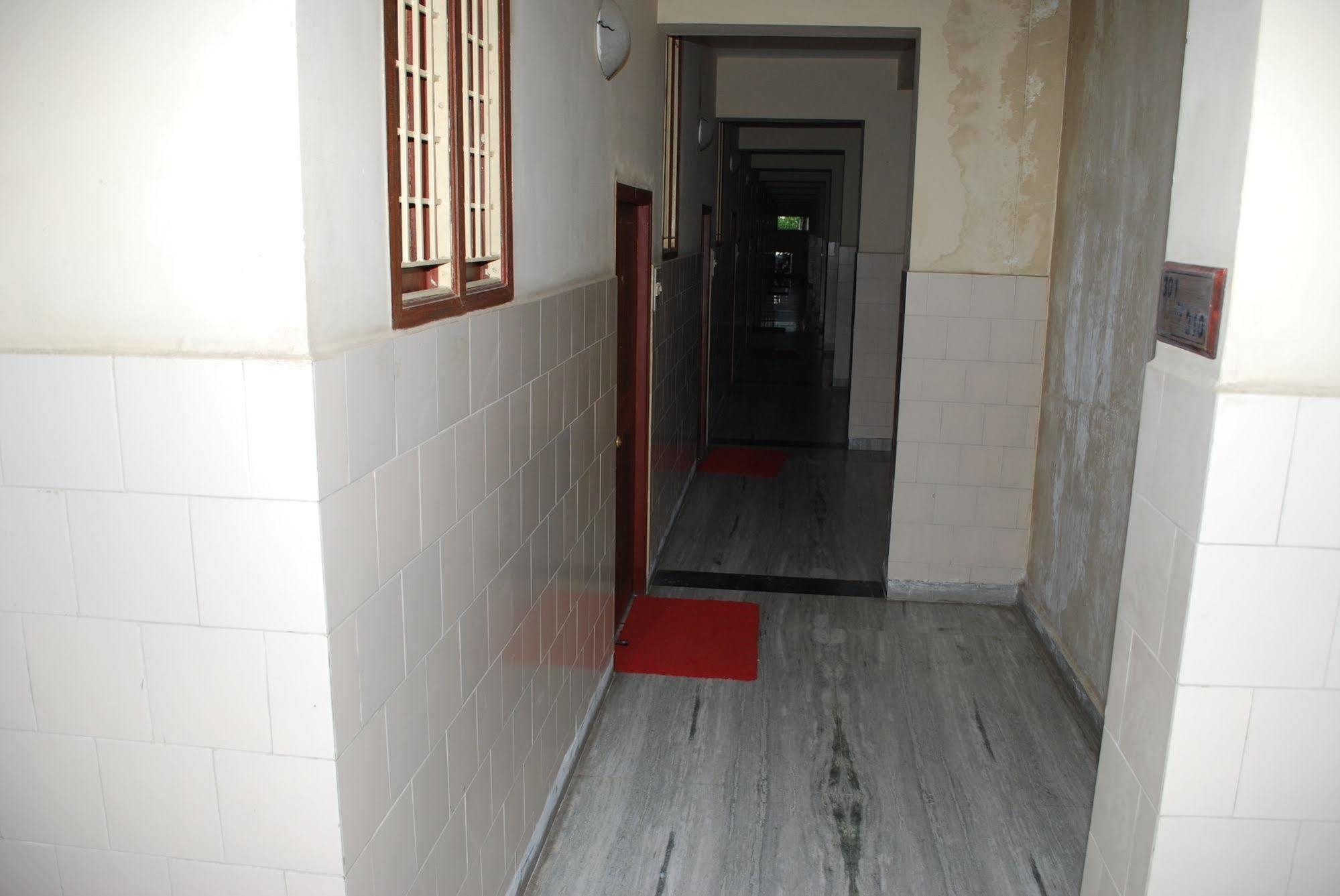 蒂鲁帕蒂 Sri Sai Residency酒店 外观 照片